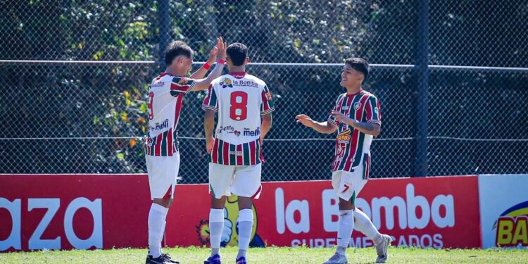 ¡Póker de Alan Gaona y paliza en Ñemby! Fulgencio Yegros destroza a Valois Rivarola en la Primera C