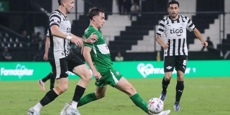 ¡Choque de fuego en La Huerta por el liderato! Libertad y Olimpia paralizan el Clausura con un clásico blanco y negro decisivo ¡Choque de fuego en La Huerta por el liderato! Libertad y Olimpia paralizan el Clausura con un clásico blanco y negro decisivo