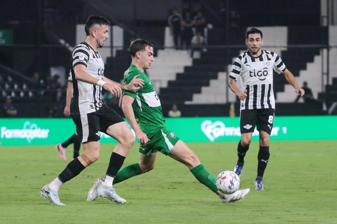 ¡Choque de fuego en La Huerta por el liderato! Libertad y Olimpia paralizan el Clausura con un clásico blanco y negro decisivo