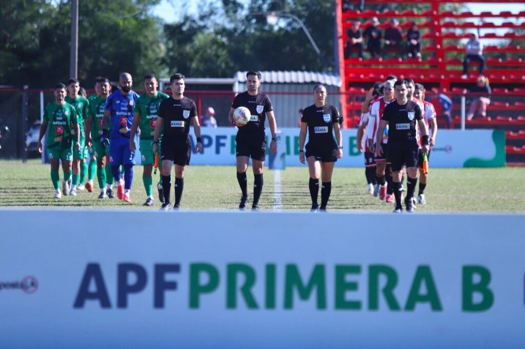 ¡Bajo la lupa referil! La APF confirma los árbitros para la decisiva fecha 29 de la Primera B con duelos al rojo vivo ¡Bajo la lupa referil! La APF confirma los árbitros para la decisiva fecha 29 de la Primera B con duelos al rojo vivo