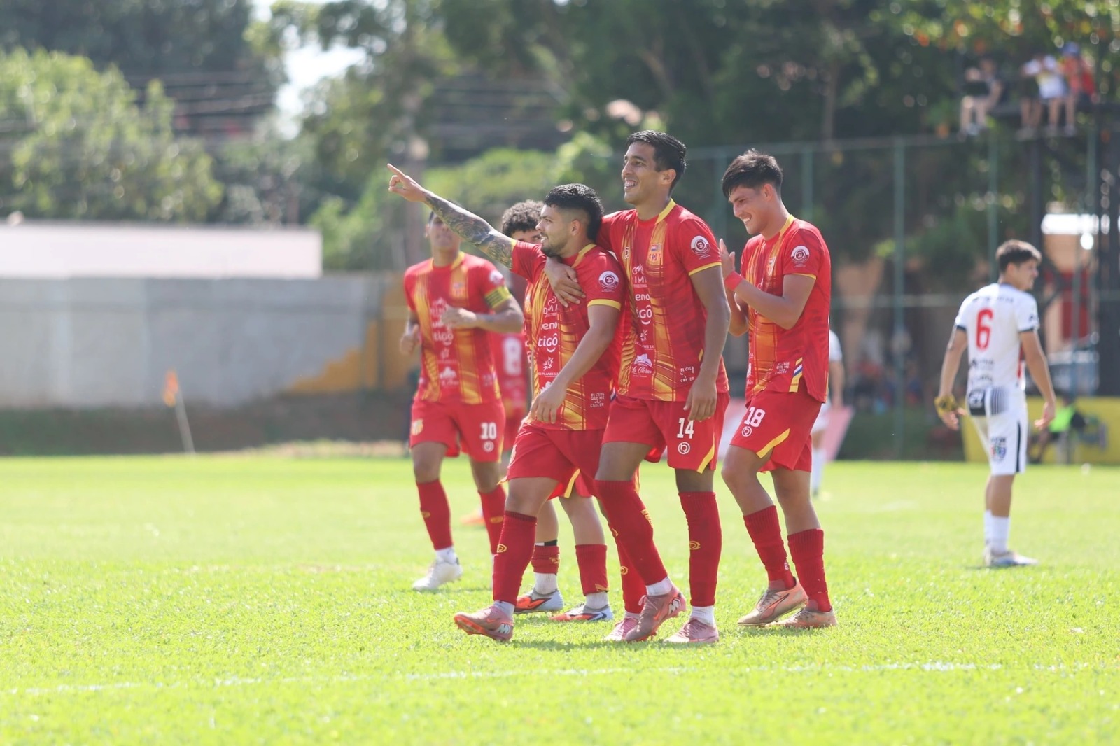 ¡Triunfazo en el Salustiano Zaracho y ropaje de fiesta en Luque! El 29 de Setiembre golea en la Primera B y castiga al 24 en un arranque de fecha caliente ¡Triunfazo en el Salustiano Zaracho y ropaje de fiesta en Luque! El 29 de Setiembre golea en la Primera B y castiga al 24 en un arranque de fecha caliente
