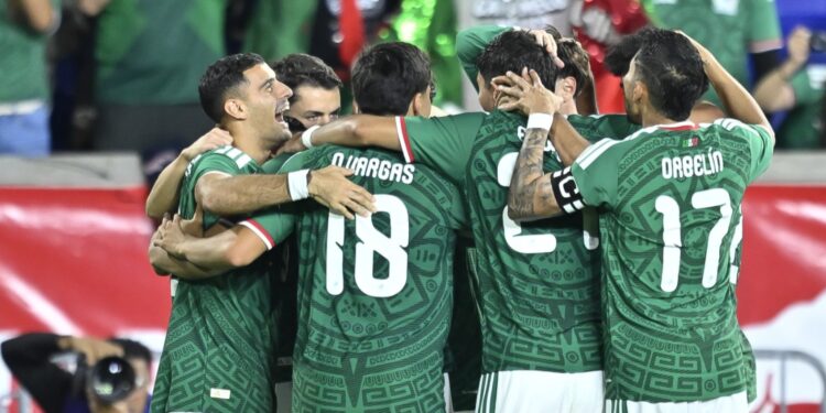 ¡Pálida imagen del Tri y rescate agónico! El México de Rafa Márquez tropieza ante el Perú de Mano Menezes en Nueva Jersey ¡Pálida imagen del Tri y rescate agónico! El México de Rafa Márquez tropieza ante el Perú de Mano Menezes en Nueva Jersey