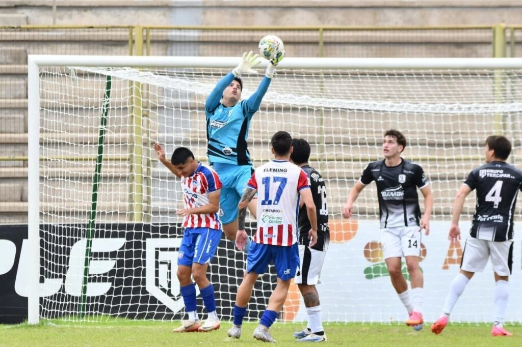 Reparto de puntos entre Encarnación FC y Tacuary FBC en el ueno Villa Alegre por la Intermedia
