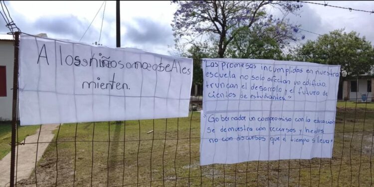 Colegio ocupado en Puerto Sastre: Solo promesas de supuestos trámites, pero alumnos siguen sin clases