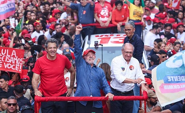 Lula derrota a Flávio Bolsonaro y logra un histórico cuarto mandato en Brasil Lula derrota a Flávio Bolsonaro y logra un histórico cuarto mandato en Brasil