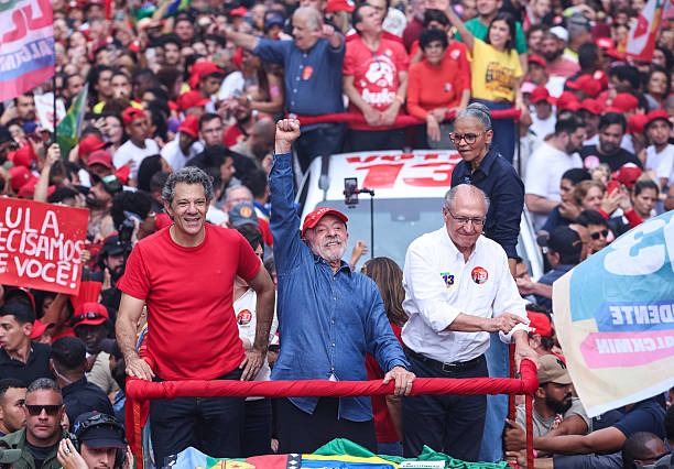 Lula derrota a Flávio Bolsonaro y logra un histórico cuarto mandato en Brasil Lula derrota a Flávio Bolsonaro y logra un histórico cuarto mandato en Brasil