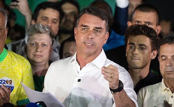 Flávio Bolsonaro rechaza el resultado electoral y anuncia que pedirá la anulación Flávio Bolsonaro rechaza el resultado electoral y anuncia que pedirá la anulación