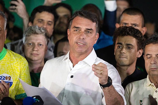 Flávio Bolsonaro rechaza el resultado electoral y anuncia que pedirá la anulación