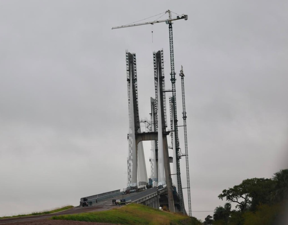 Puente de la Bioceánica avanza con ajustes estructurales y terminaciones en ambas márgenes Puente de la Bioceánica avanza con ajustes estructurales y terminaciones en ambas márgenes