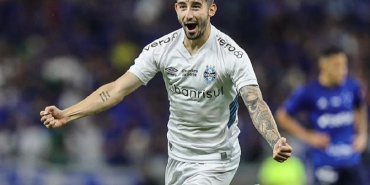 Mathías Villasanti podría dejar Gremio y Monterrey sigue de cerca su situación