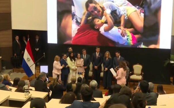 Peña desafía al Paraguay: que ningún niño pase la Navidad sin el abrazo de una familia Peña desafía al Paraguay: que ningún niño pase la Navidad sin el abrazo de una familia