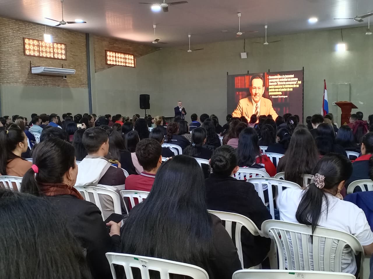 Capacitan a 300 docentes en Ñeembucú en medio de la emergencia por la crecida de los ríos Capacitan a 300 docentes en Ñeembucú en medio de la emergencia por la crecida de los ríos