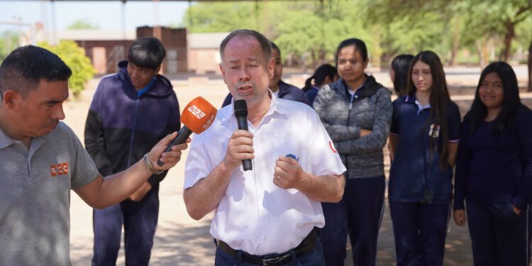 Bergen sale al paso de Regina Stahl, aunque admite falencias internas del Partido Colorado en Filadelfia Bergen sale al paso de Regina Stahl, aunque admite falencias internas del Partido Colorado en Filadelfia