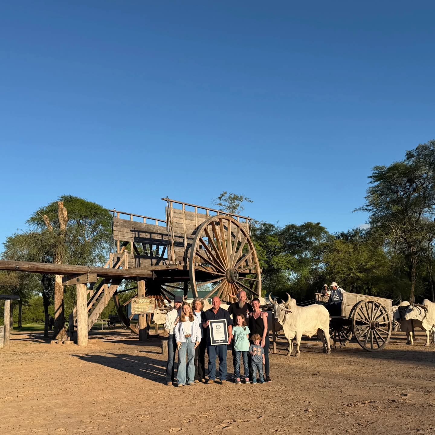 El Chaco paraguayo hace historia con la carreta de bueyes más grande del mundo