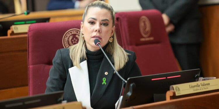 Senadora Valiente defiende la educación en valores y advierte sobre el trasfondo político e ideológico de la disputa por los materiales del MEC