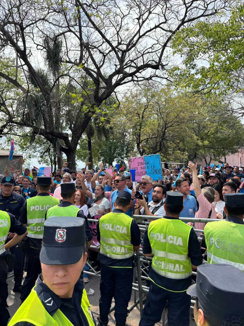 «El pueblo paraguayo no quiere ideología de género», aseveró la Dra. Valeria Insfrán «El pueblo paraguayo no quiere ideología de género», aseveró la Dra. Valeria Insfrán