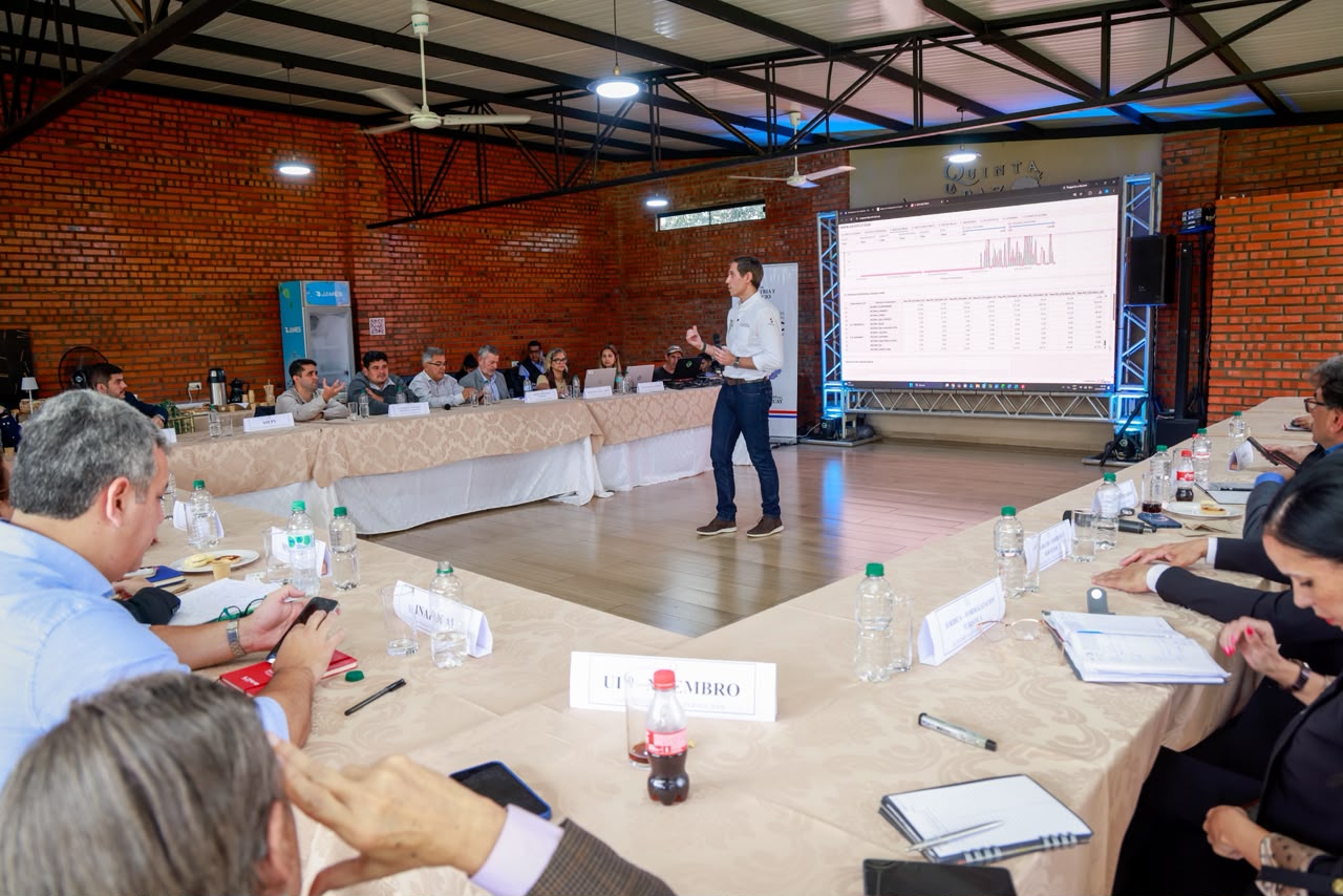 MIC lleva a Cnel. Oviedo diálogo sobre inversión, industria y financiamiento para las Mipymes MIC lleva a Cnel. Oviedo diálogo sobre inversión, industria y financiamiento para las Mipymes