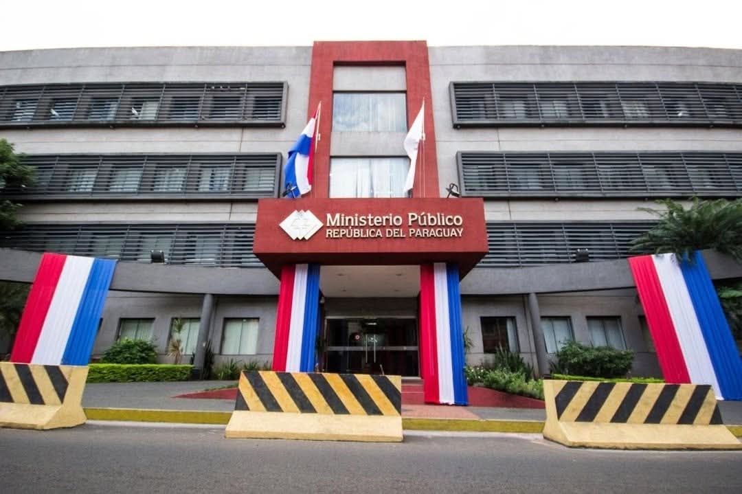 Fiscalía abre causa penal por títulos académicos de funcionarios: investiga más de 1.000 casos sospechosos Fiscalía abre causa penal por títulos académicos de funcionarios: investiga más de 1.000 casos sospechosos
