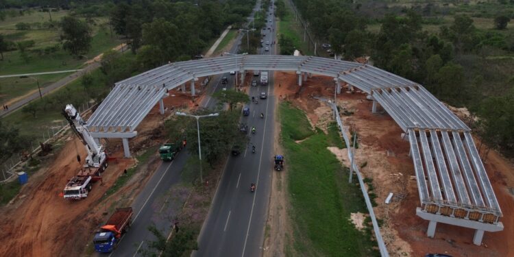 Lluvias complican el tránsito en obras del Corredor Vial Las Residentas