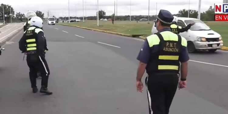 PMT despliega operativo especial en Avda. Artigas y la Costanera ante masivo evento deportivo en Asunción PMT despliega operativo especial en Avda. Artigas y la Costanera ante masivo evento deportivo en Asunción