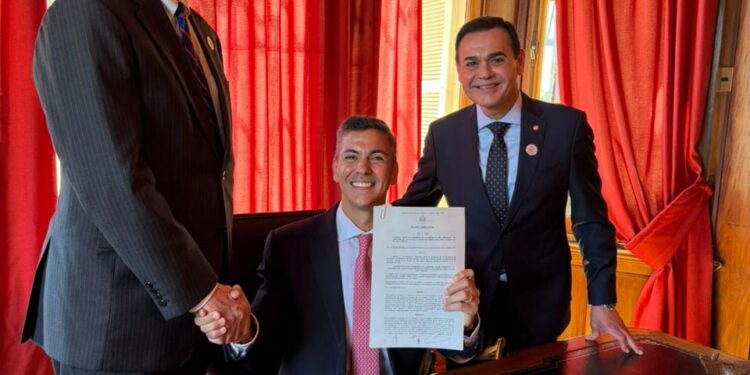 Christopher Landau regresa al Paraguay, el país donde creció, para fortalecer la alianza con EE.UU.