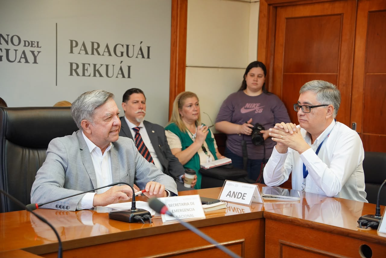 ANDE refuerza operativo ante nuevo sistema de tormentas en coordinación con la SEN ANDE refuerza operativo ante nuevo sistema de tormentas en coordinación con la SEN
