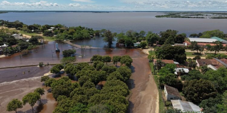 Inundaciones en Ñeembucú: cuatro distritos afectados y clases virtuales para garantizar la educación Inundaciones en Ñeembucú: cuatro distritos afectados y clases virtuales para garantizar la educación