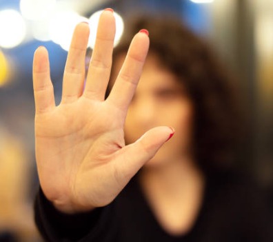 Abogado advierten fallas sistémicas en la protección a víctimas de violencia y ofrece asistencia legal gratuita Abogado advierten fallas sistémicas en la protección a víctimas de violencia y ofrece asistencia legal gratuita