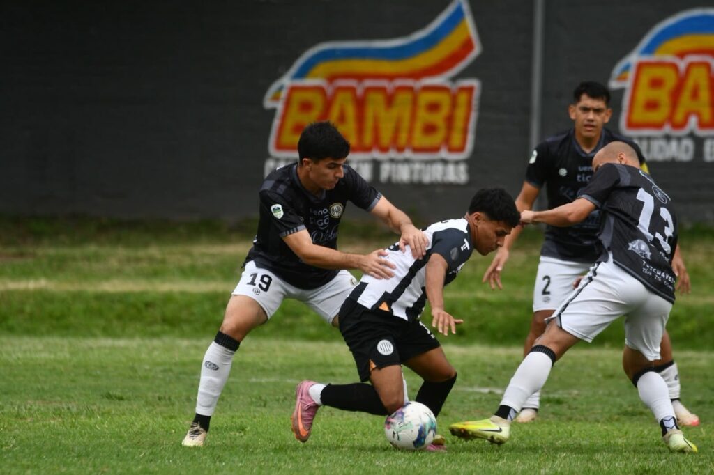 ¡Festín de goles en Santo Domingo, roja sobre el final y festejo franjeado! Olimpia de Itá sale victorioso ante un batallador 12 de Octubre ¡Festín de goles en Santo Domingo, roja sobre el final y festejo franjeado! Olimpia de Itá sale victorioso ante un batallador 12 de Octubre