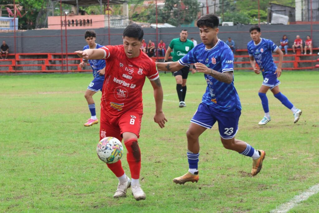 ¡Batalla campal en la Chacarita, lluvia de tarjetas y doblete salvador! 3 de Febrero y Sportivo Limpeño empatan un duelo al rojo vivo ¡Batalla campal en la Chacarita, lluvia de tarjetas y doblete salvador! 3 de Febrero y Sportivo Limpeño empatan un duelo al rojo vivo