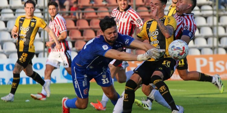 Choque de realidades opuestas en Santísima Trinidad: Guaraní busca mantener el impulso ante un San Lorenzo urgido de milagros