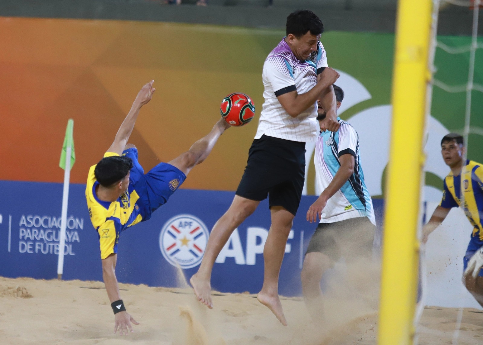 Palizas de escándalo en la arena: San Antonio y Luqueño aplastan a sus rivales en el arranque de la Superliga de Fútbol Playa