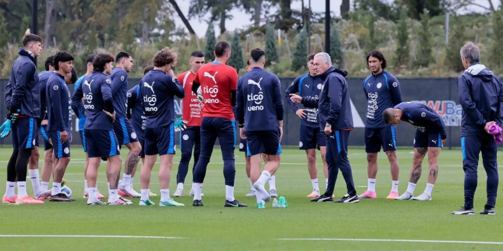 Fin de gira bajo sospecha: la Albirroja ultima detalles en Estados Unidos con un laboratorio cerrado ante New York Red Bulls Fin de gira bajo sospecha: la Albirroja ultima detalles en Estados Unidos con un laboratorio cerrado ante New York Red Bulls