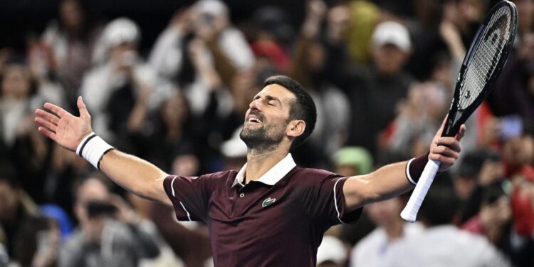 Incombustible a los 39 años: Djokovic remonta ante Zverev en Pekín, destroza una marca histórica de Nadal y enciende las semifinales