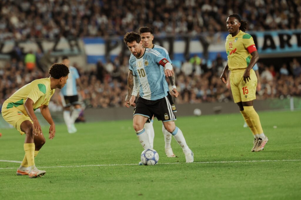 Noche de llanto, histórico show y final de una era: Messi se despide de Argentina con una paliza a Benín y sacude al fútbol mundial