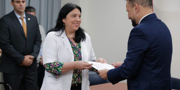 Hospital Central del IPS cuenta con nueva directora Hospital Central del IPS cuenta con nueva directora