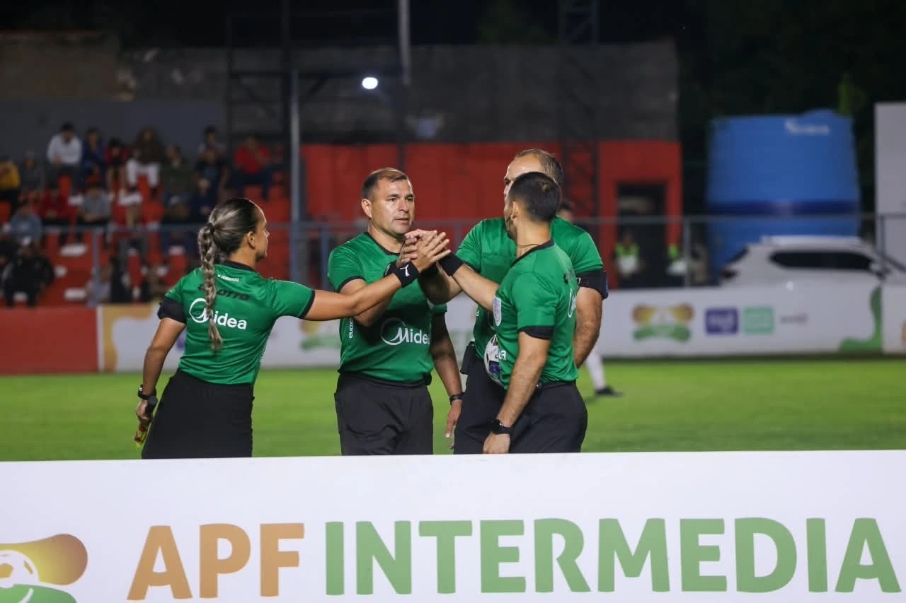 Bomba en el arbitraje del ascenso: designaciones bajo la lupa y la sombra del VAR sobre la jornada 28 de la Intermedia