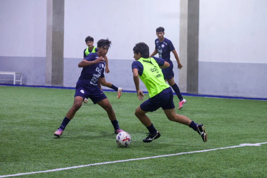 Alerta en la Albirroja Sub 15: La drástica decisión de Wilfrido Bazán en la recta final rumbo al inédito Mundial de Azerbaiyán 2026 Alerta en la Albirroja Sub 15: La drástica decisión de Wilfrido Bazán en la recta final rumbo al inédito Mundial de Azerbaiyán 2026