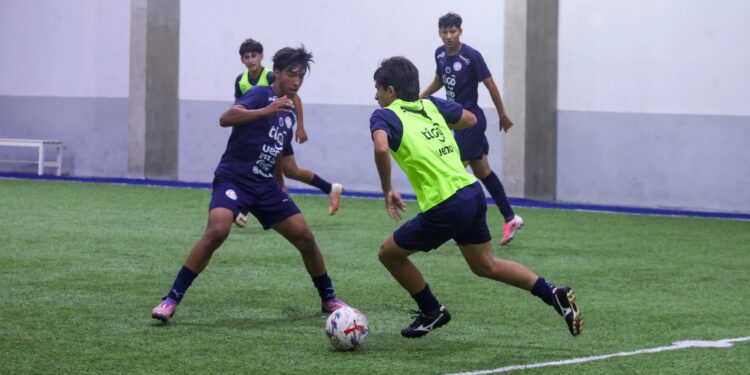 Alerta en la Albirroja Sub 15: La drástica decisión de Wilfrido Bazán en la recta final rumbo al inédito Mundial de Azerbaiyán 2026 Alerta en la Albirroja Sub 15: La drástica decisión de Wilfrido Bazán en la recta final rumbo al inédito Mundial de Azerbaiyán 2026