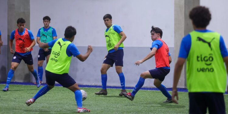 Presión máxima en Ypané: La albirroja Sub 16 vuelve a las prácticas bajo la lupa de Mariano Uglessich y sin margen para el relajamiento