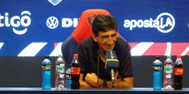 Sufrida clasificación a semifinales, dardos a la dirigencia y confesiones de vestuario: Gustavo Costas rompe el silencio tras la agonía de Cerro Porteño Sufrida clasificación a semifinales, dardos a la dirigencia y confesiones de vestuario: Gustavo Costas rompe el silencio tras la agonía de Cerro Porteño