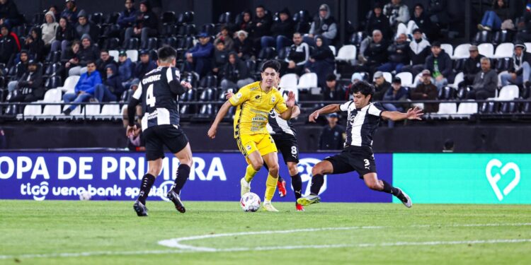 Ocho en juego en Santísima Trinidad: Sportivo Trinidense y Libertad chocan en el Martín Torres urgidos de una victoria para no despedirse del Clausura