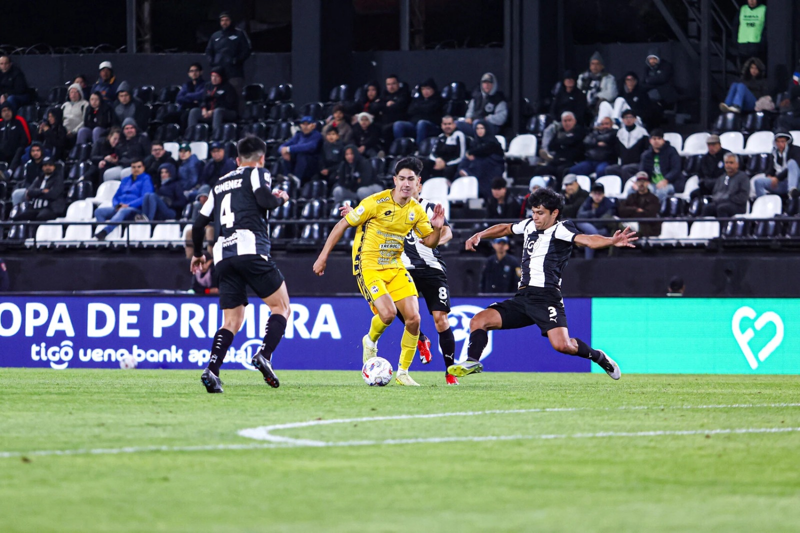 Ocho en juego en Santísima Trinidad: Sportivo Trinidense y Libertad chocan en el Martín Torres urgidos de una victoria para no despedirse del Clausura