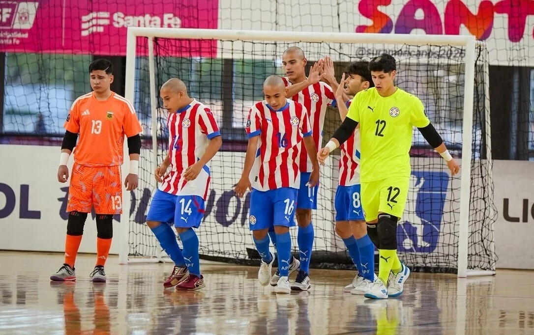 Triunfo juvenil heroico y tropiezo de la mayor: Paraguay vence a Argentina pero tropieza en el cierre y queda en el podio de la Liga Evolución de Futsal Triunfo juvenil heroico y tropiezo de la mayor: Paraguay vence a Argentina pero tropieza en el cierre y queda en el podio de la Liga Evolución de Futsal