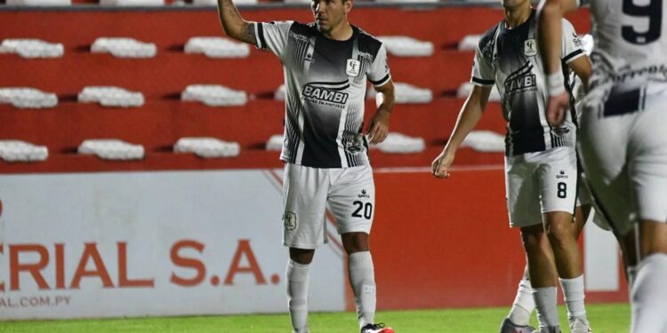 Remontada agónica en el Emiliano Ghezzi: Tacuary golpea la mesa, vence a Independiente de Campo Grande en un partidazo de cinco goles y enciende el cierre de la Intermedia Remontada agónica en el Emiliano Ghezzi: Tacuary golpea la mesa, vence a Independiente de Campo Grande en un partidazo de cinco goles y enciende el cierre de la Intermedia