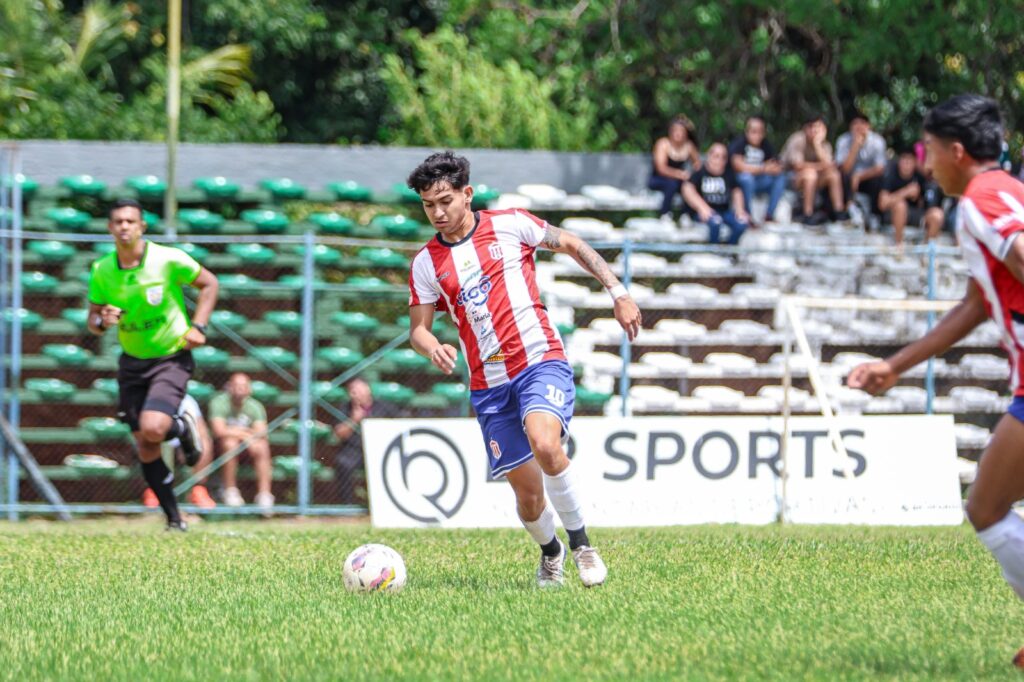 Golpe letal en el Bernabé Pedrozo: Pettirossi tumba a Limpeño en un duelo al límite y enciende la recta final de la B Golpe letal en el Bernabé Pedrozo: Pettirossi tumba a Limpeño en un duelo al límite y enciende la recta final de la B