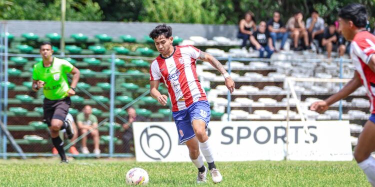 Golpe letal en el Bernabé Pedrozo: Pettirossi tumba a Limpeño en un duelo al límite y enciende la recta final de la B Golpe letal en el Bernabé Pedrozo: Pettirossi tumba a Limpeño en un duelo al límite y enciende la recta final de la B