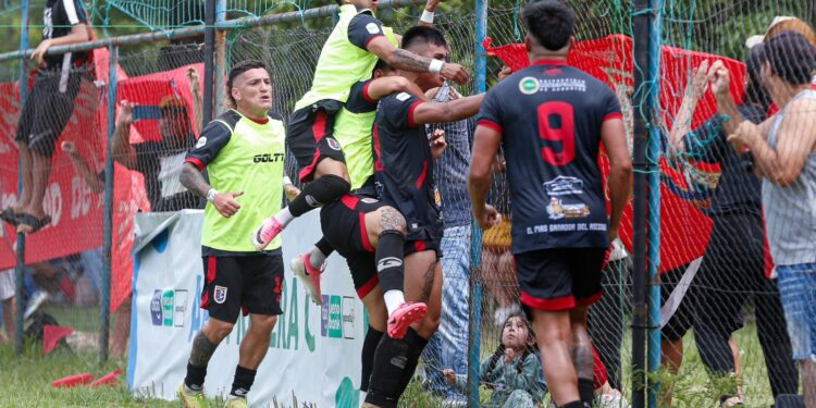 Batalla campal en la Loma Pytã: Juventud y General Caballero ZC terminan a los empujones en un final caliente y plagado de amarillas