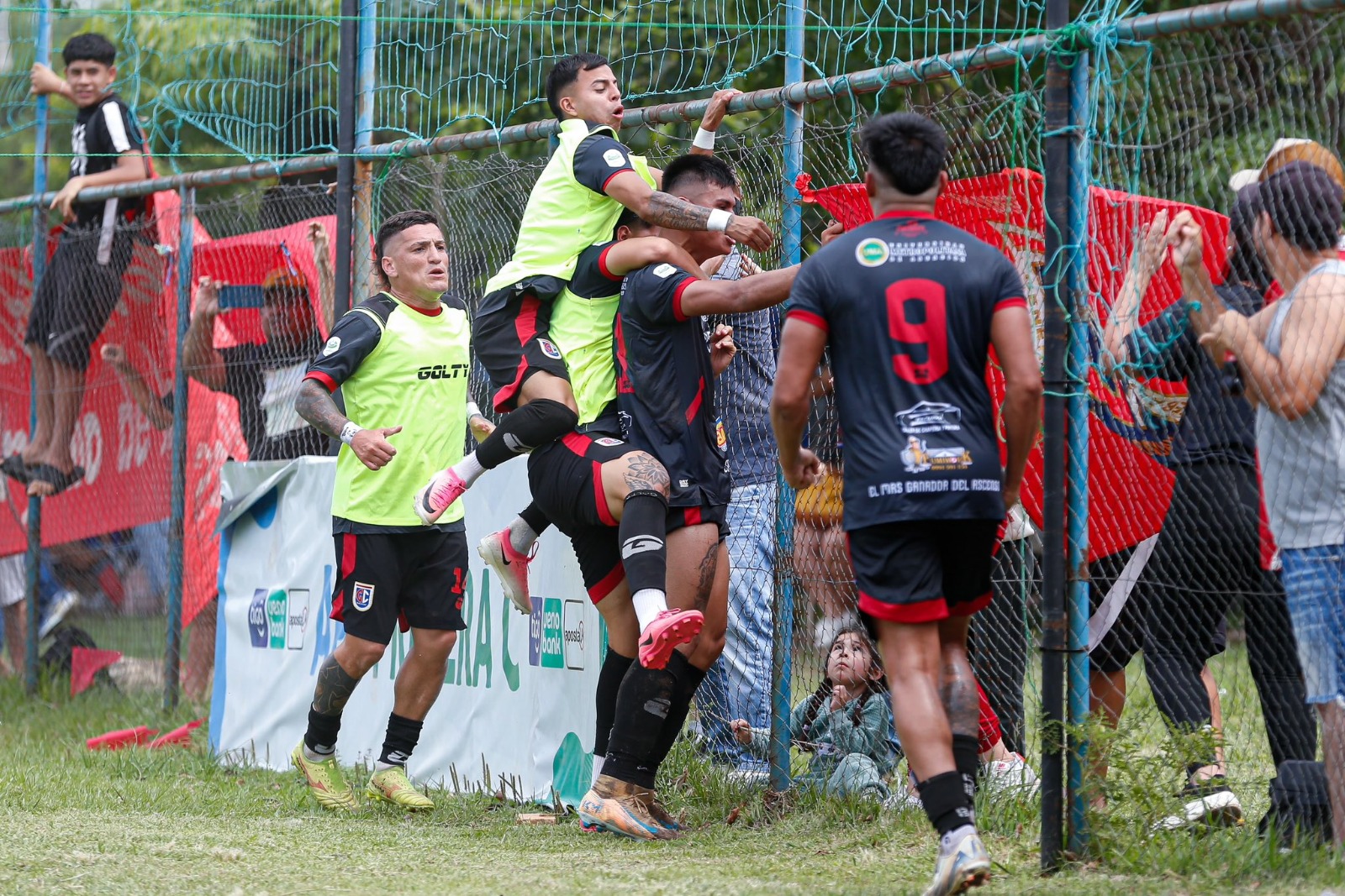Batalla campal en la Loma Pytã: Juventud y General Caballero ZC terminan a los empujones en un final caliente y plagado de amarillas Batalla campal en la Loma Pytã: Juventud y General Caballero ZC terminan a los empujones en un final caliente y plagado de amarillas