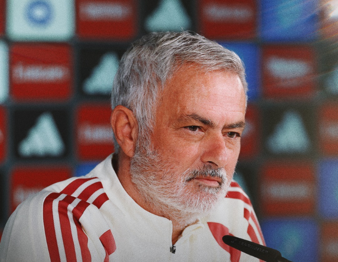 Mourinho calienta el clásico con una picante queja: «Nos miran como un producto acabado y apenas llevamos dos meses» Mourinho calienta el clásico con una picante queja: «Nos miran como un producto acabado y apenas llevamos dos meses»